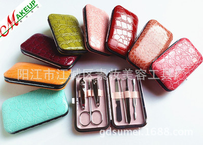 【小額批發(fā)】彩色石頭紋美容套裝 指甲刀美甲工具 禮品指甲鉗套裝 - 【小額批發(fā)】彩色石頭紋美容套裝 指甲刀美甲工具 禮品指甲鉗套裝廠家 - 【小額批發(fā)】彩色石頭紋美容套裝 指甲刀美甲工具 禮品指甲鉗套裝價格 - 陽江市江城區(qū)素妝美容工具廠 - 